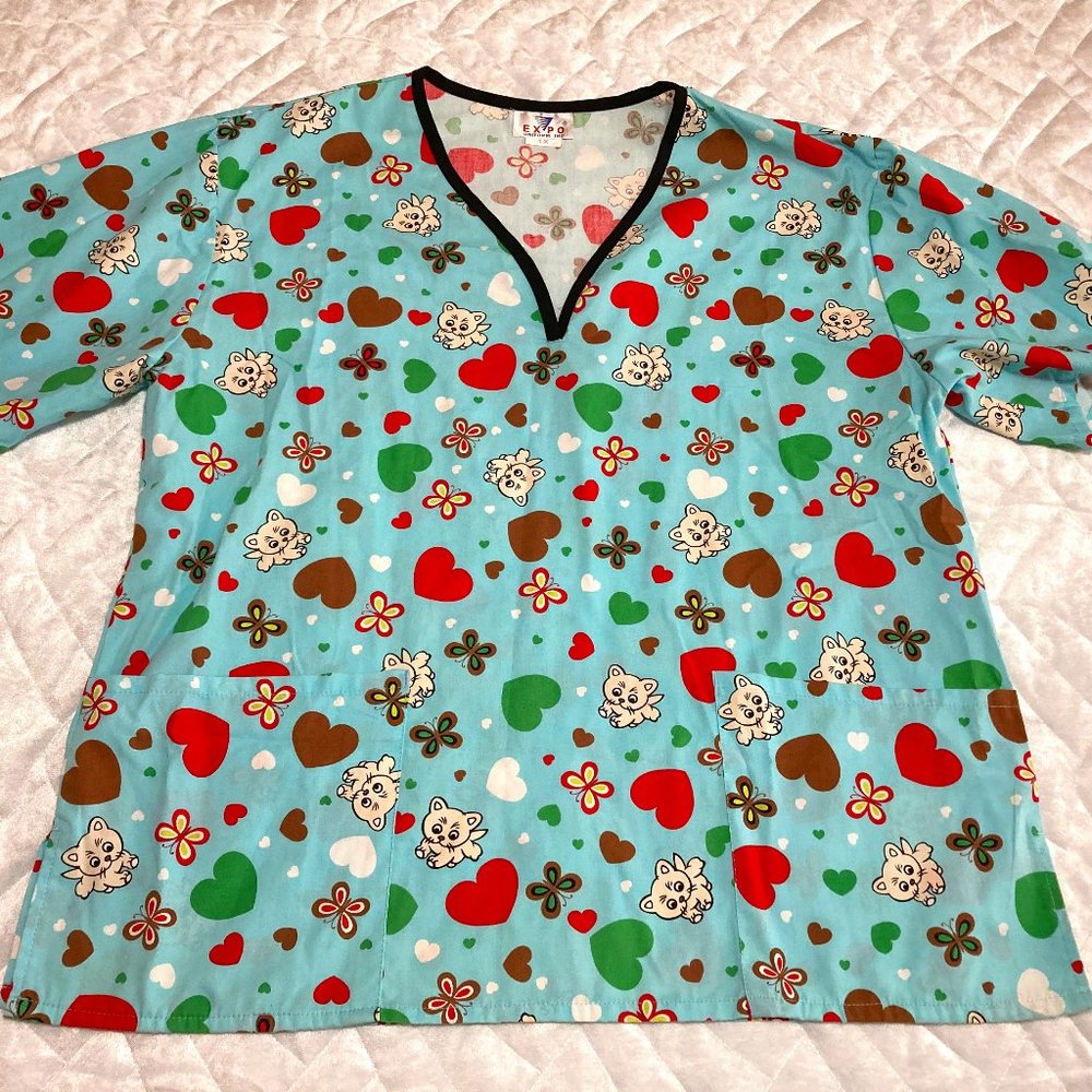 Expo Womens Scrub Top Medical Uniform V-Neck Multicolor Valentine Heart Cat 1X